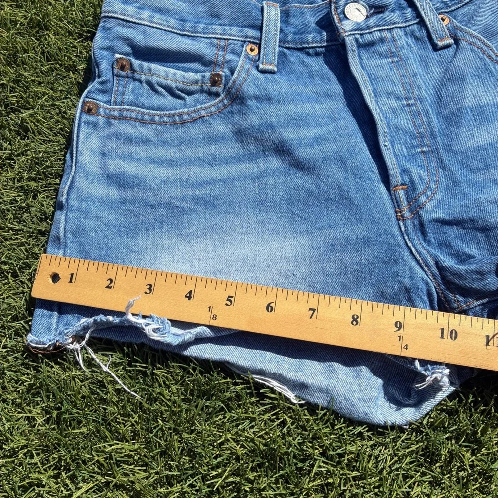 Levis 501 Size 28x2 High Rise Cut Off Denim Shorts Medium Wash Blue Button Fly